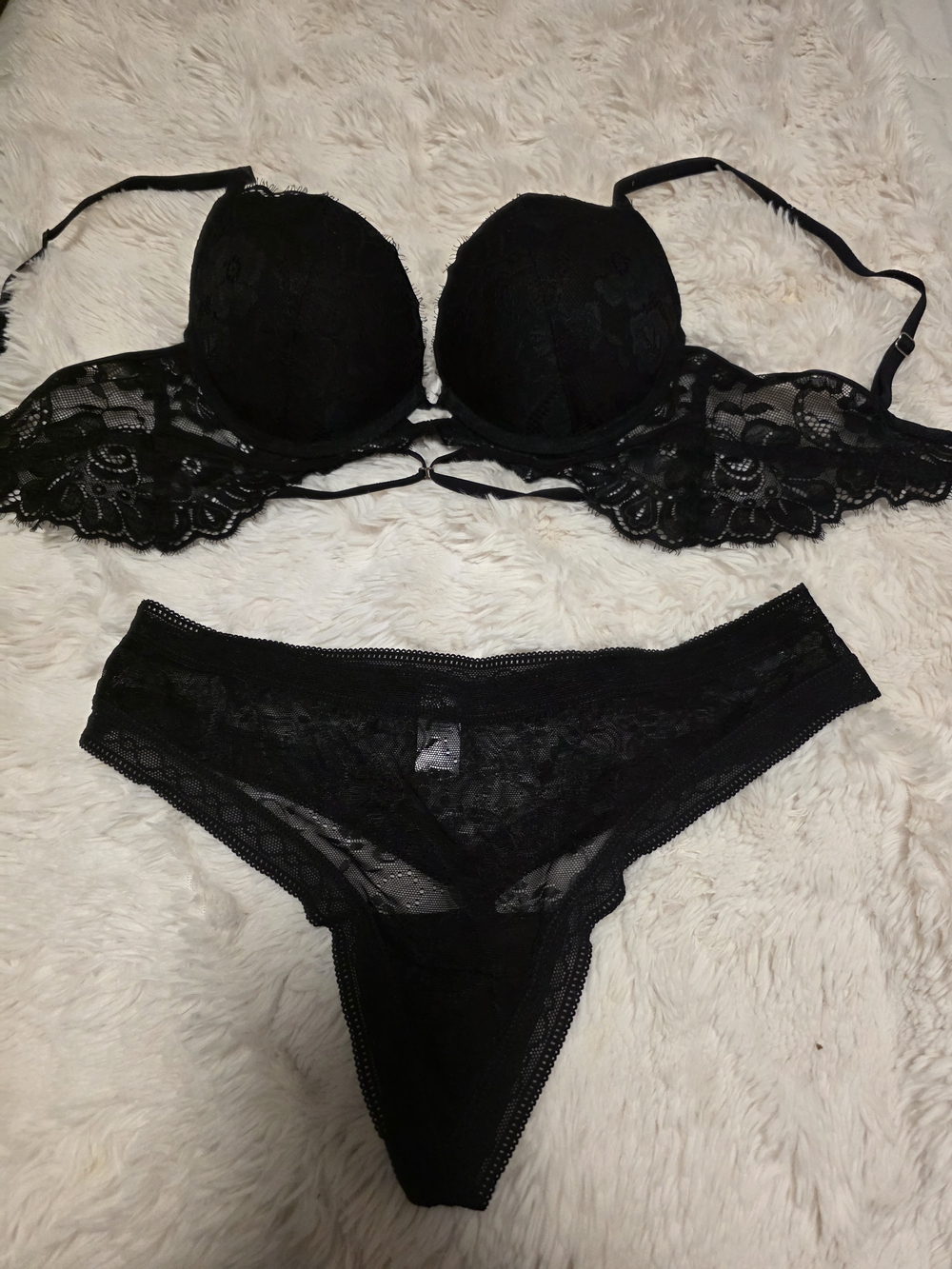 La SENZA Black Lace Bra and Bikini Panty Set ( Beyond Sexy Bra )